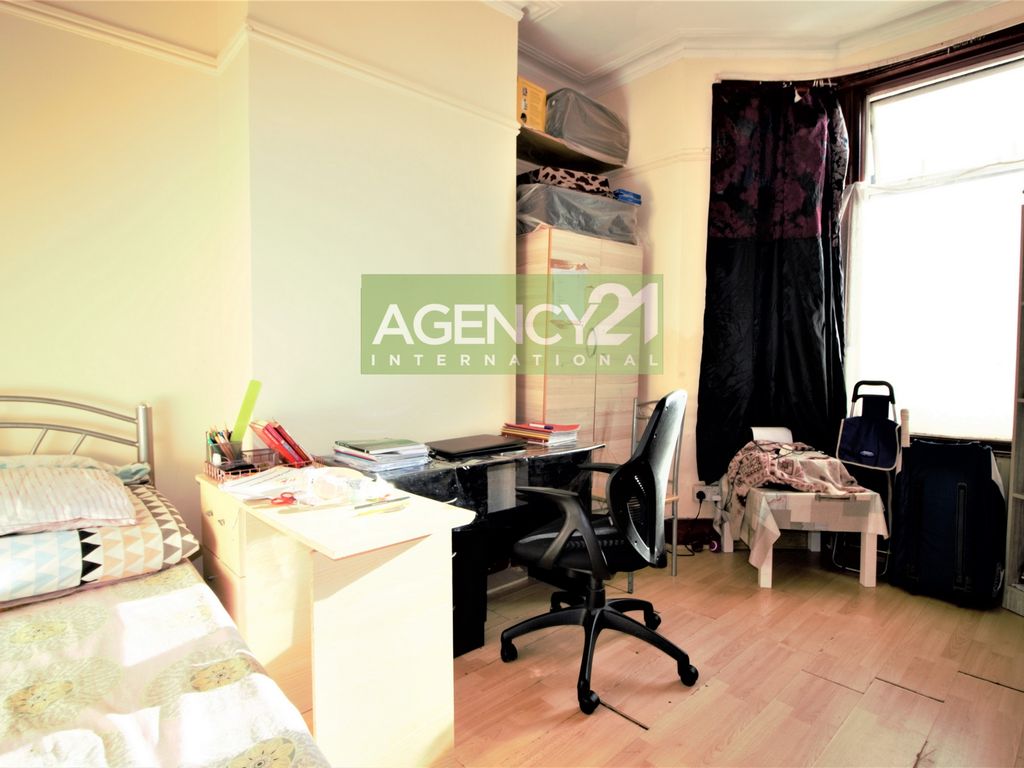 Lawrence Road, Eastham E6  