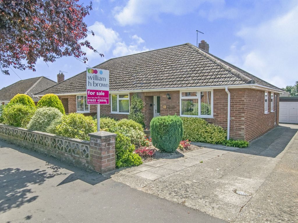 3 bed semidetached bungalow for sale in Moore Avenue, Sprowston