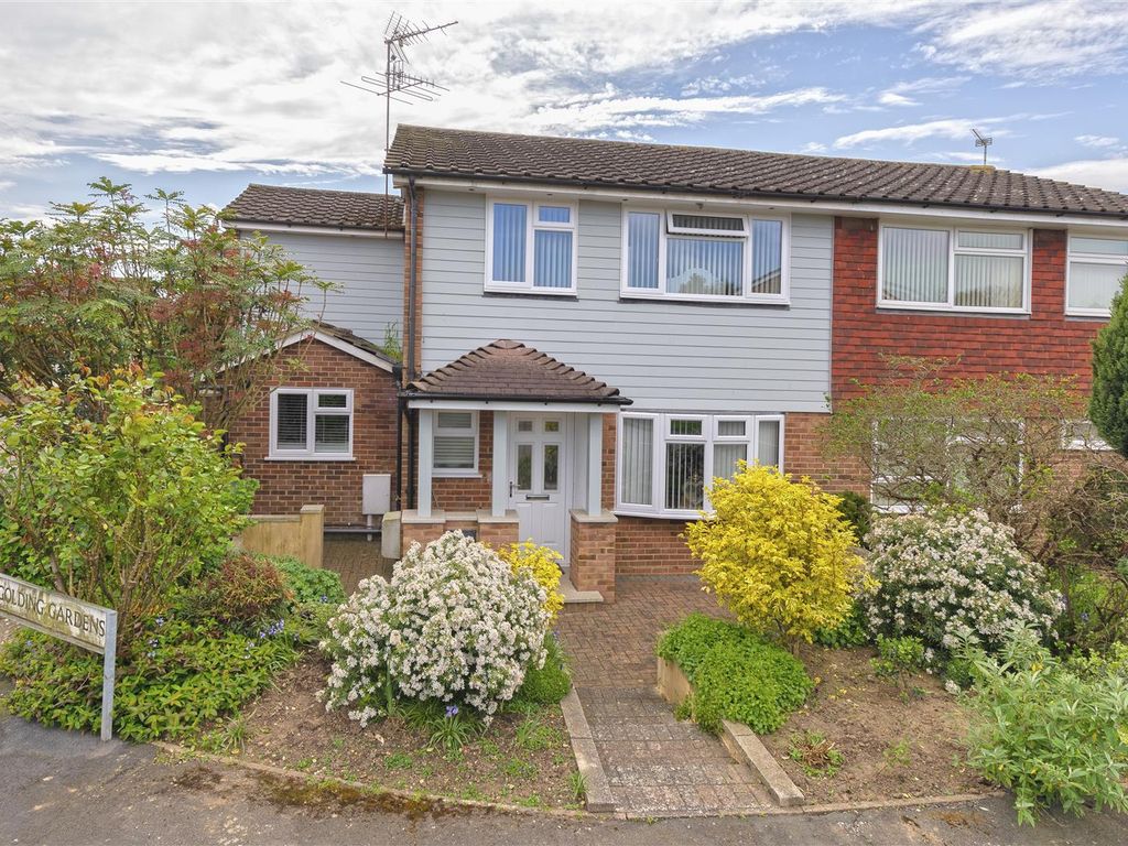 4 bed semidetached house for sale in Golding Gardens, East Peckham