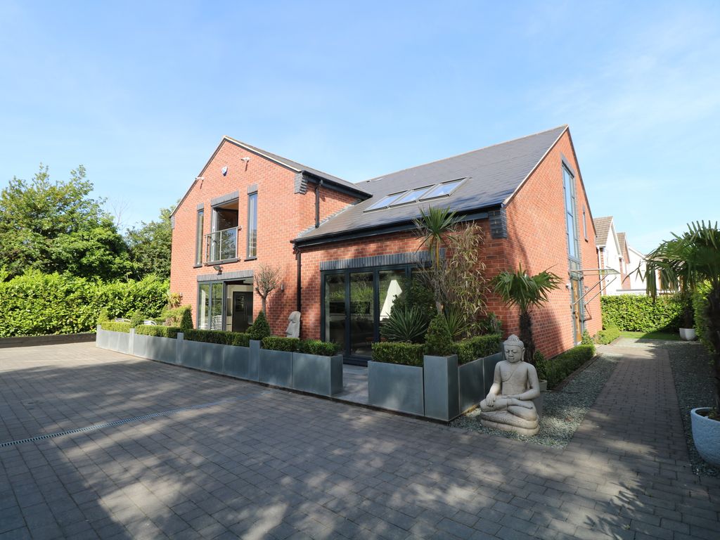 5 bed detached house for sale in Marshall Lake Road, Shirley, Solihull