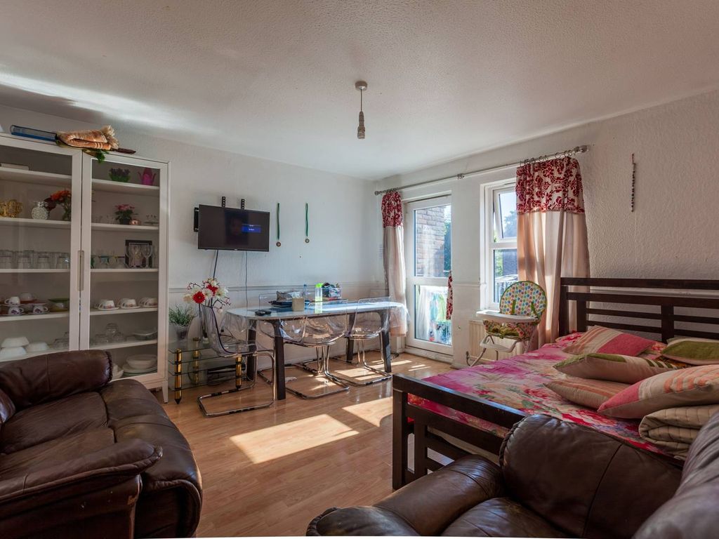 1 bed flat for sale in Morecambe Close, Beaumont Square, Stepney