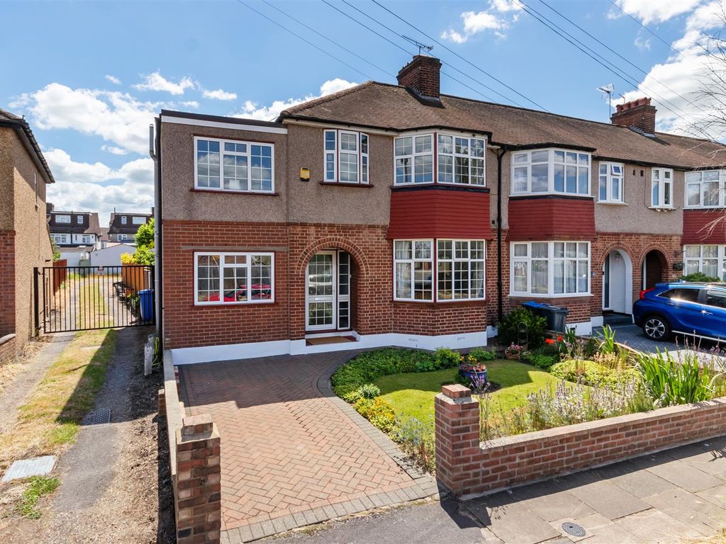 5 bed end terrace house for sale in Camborne Road, Morden SM4, £799,950