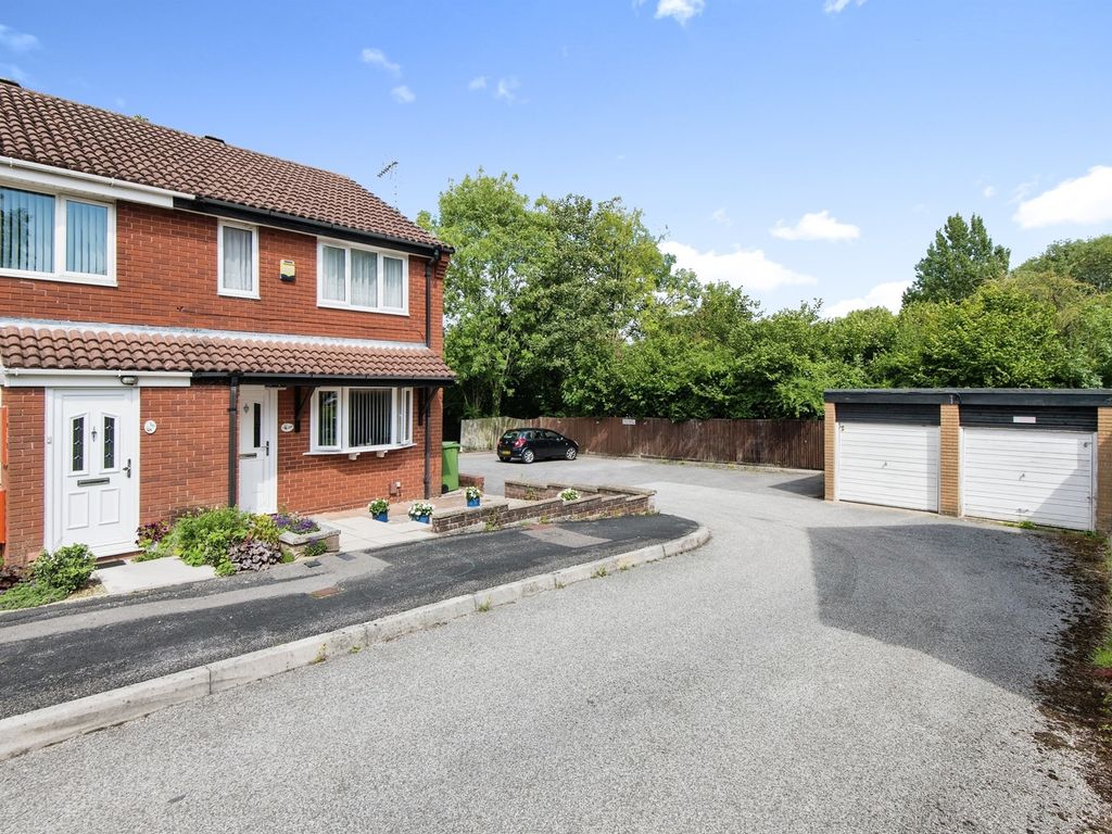 3 bed end terrace house for sale in Thames Close, West End, Southampton