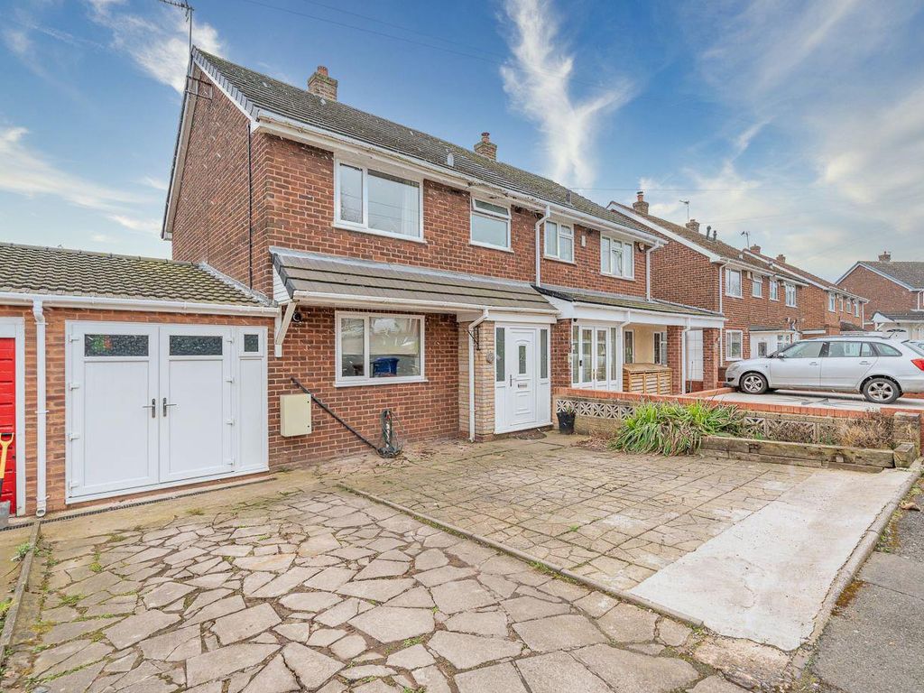 3 bed semidetached house for sale in Bridges Crescent, Norton Canes