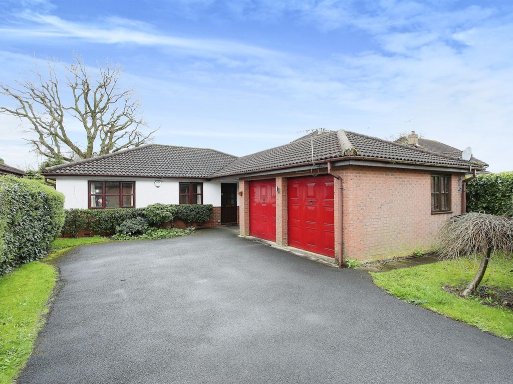 3 bed detached bungalow for sale in Redshank Avenue, Darnhall, Winsford