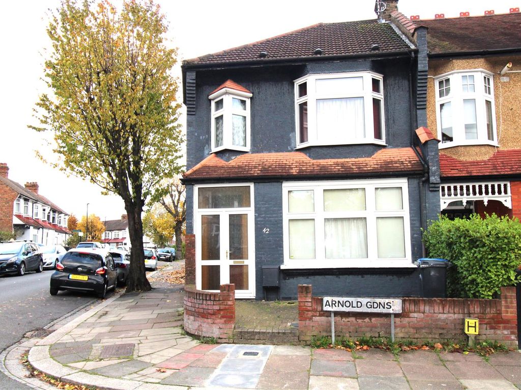 3 bed end terrace house for sale in Arnold Gardens, London N13, £