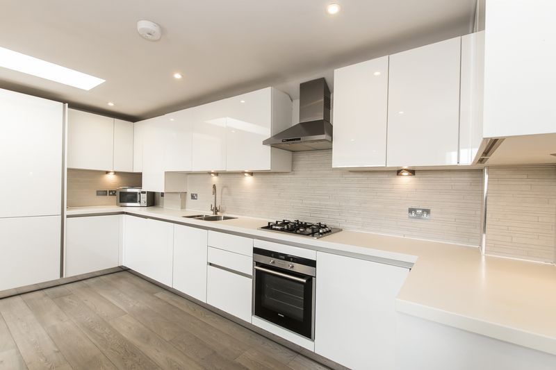 2 bed flat to rent in Hemnall Street, Epping CM16 Zoopla