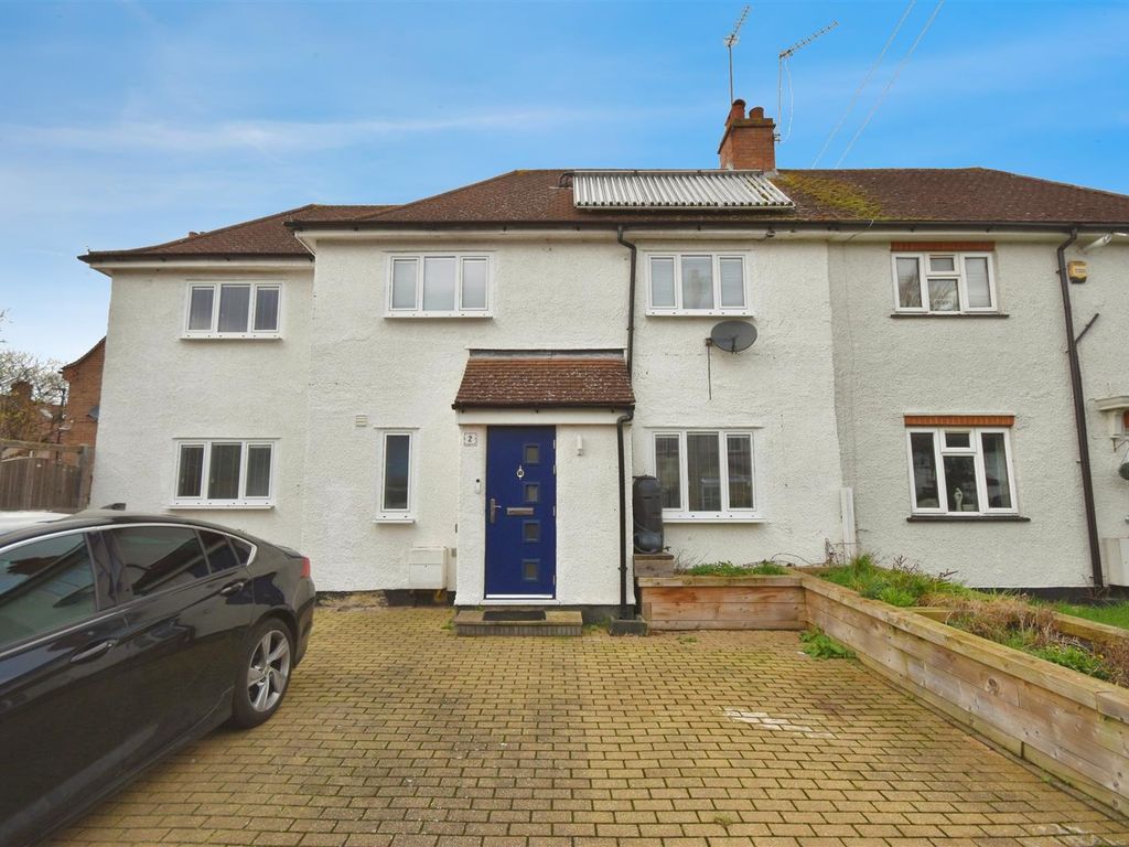 4 bed semidetached house for sale in Birch Close, Brentford TW8, £