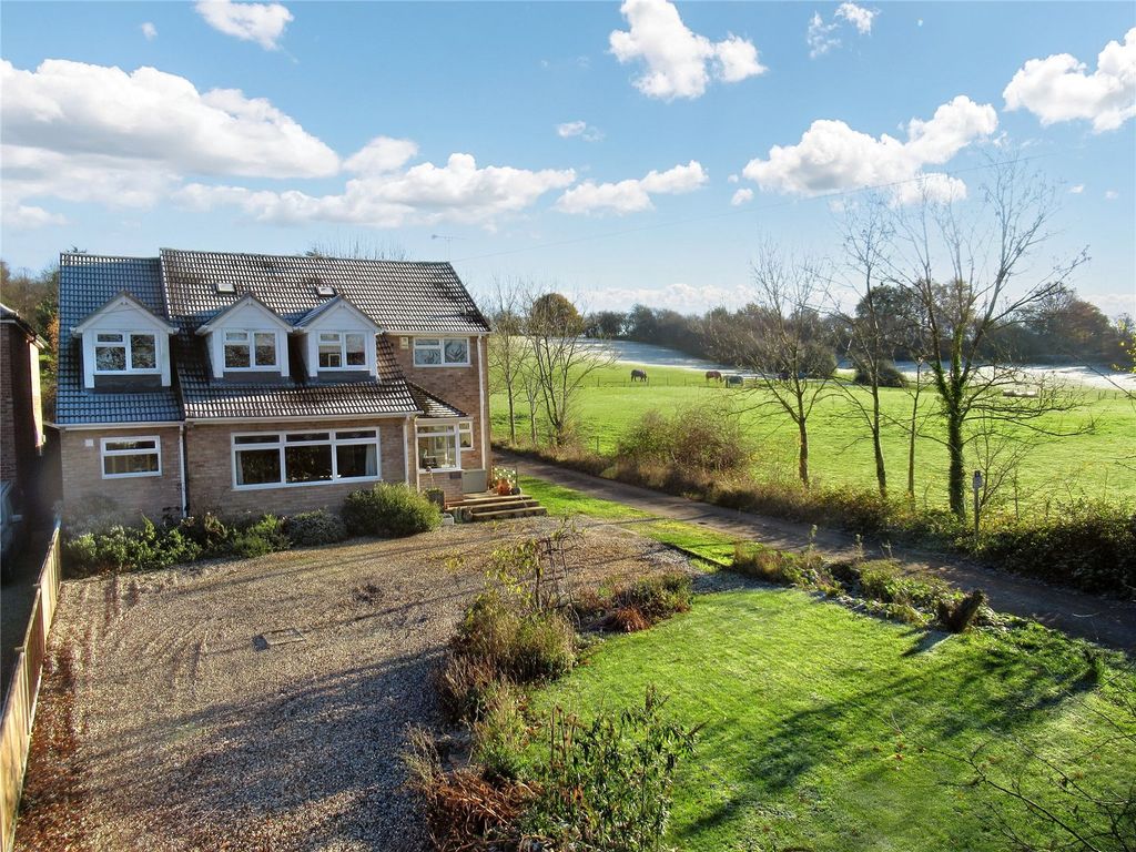 4 bed detached house for sale in Ashmore Green Road, Ashmore Green, Thatcham, Berkshire RG18