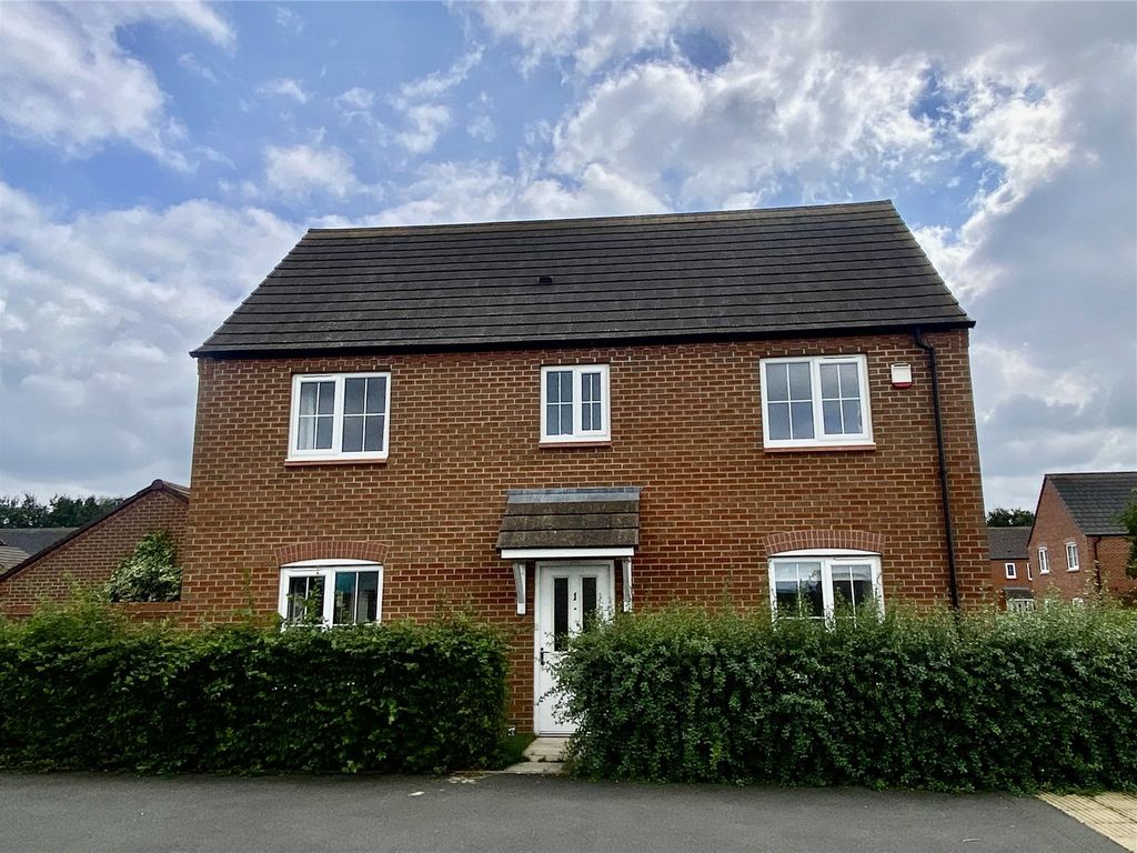 4 bed detached house for sale in Rowan Place, BidfordOnAvon, Alcester