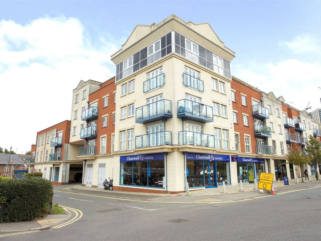 2 bed flat for sale in Woking, Surrey GU21, £260,000 Zoopla