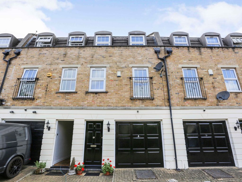 3 bed terraced house to rent in Heritage Court, Trundleys Road