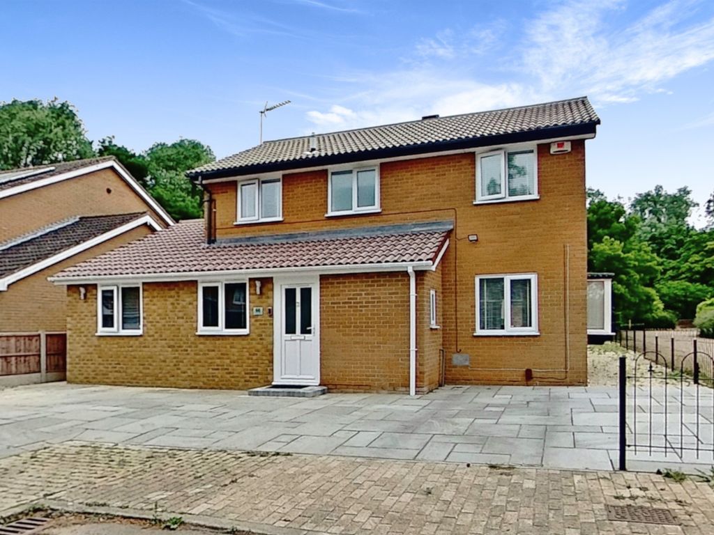 4 bed detached house for sale in Padstow Avenue, Fishermead, Milton