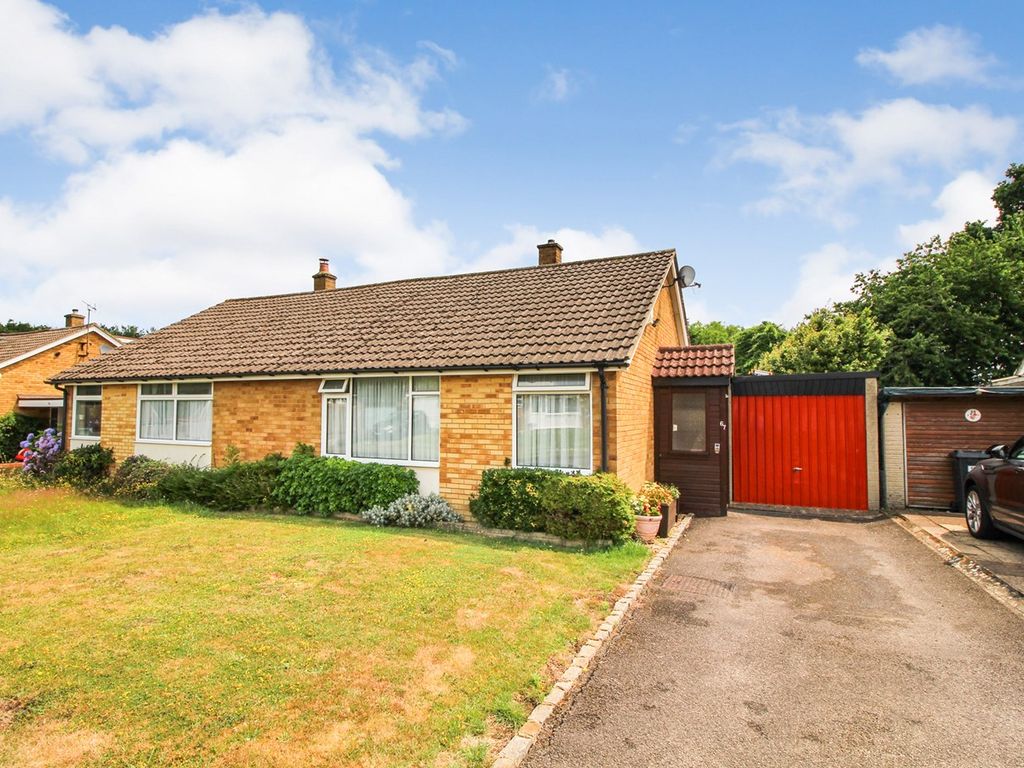 2 bed semidetached bungalow for sale in Stoneham Close, Tilehurst