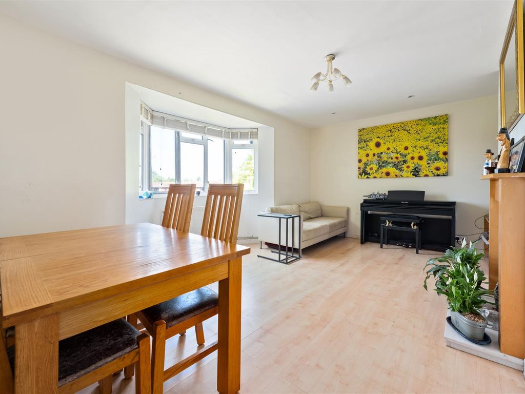2 bed property for sale in Grand Drive, London SW20 Zoopla