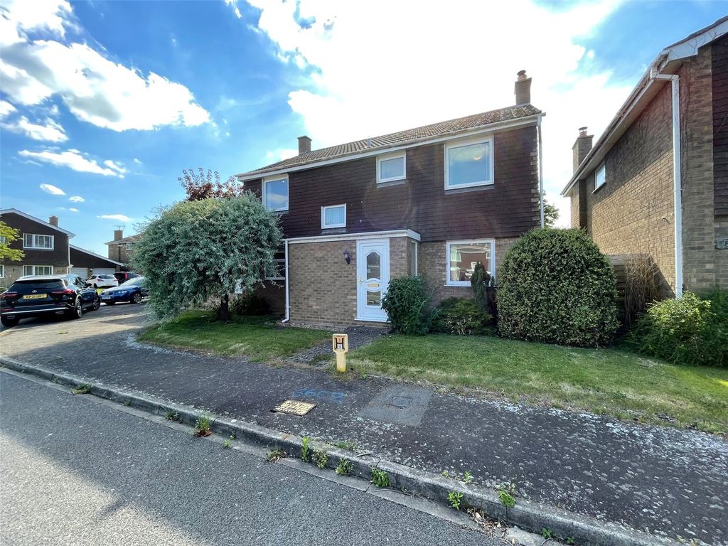 4 bed detached house for sale in Poplar Close, Roxton, Bedford MK44