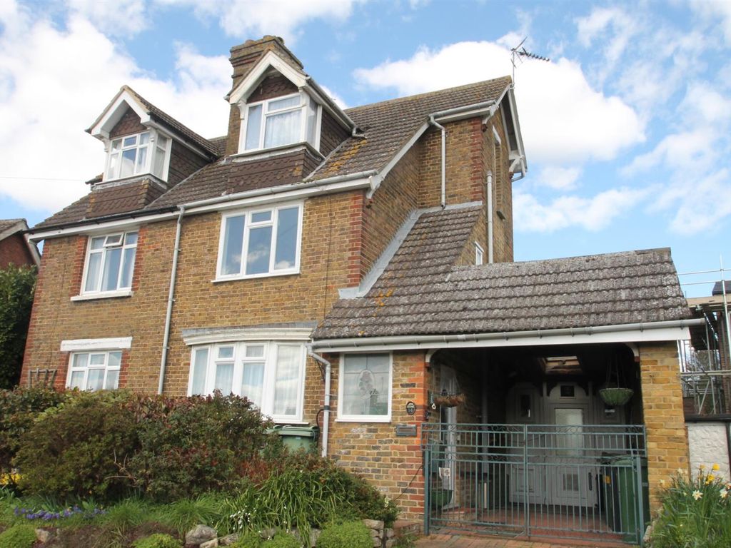 3 bed semidetached house for sale in Tonbridge Road, Barming