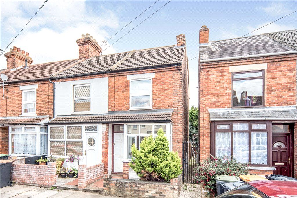 2 bed end terrace house for sale in Gratton Road, Bedford, Bedfordshire