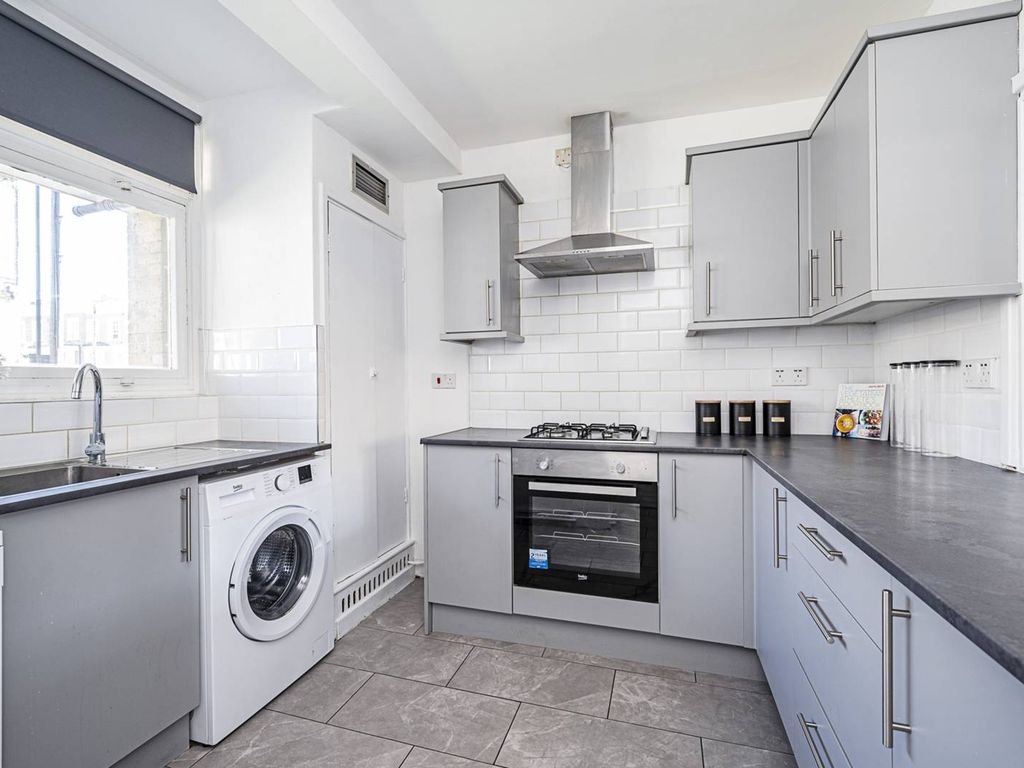 3 bed for sale in Poole Road, Hackney, London E9, £550,000