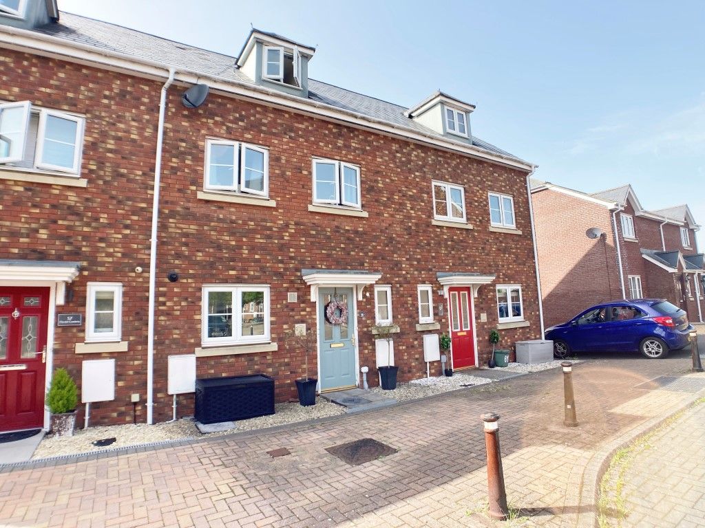 3 bed terraced house for sale in Ffordd Cambria, Pontarddulais, Swansea