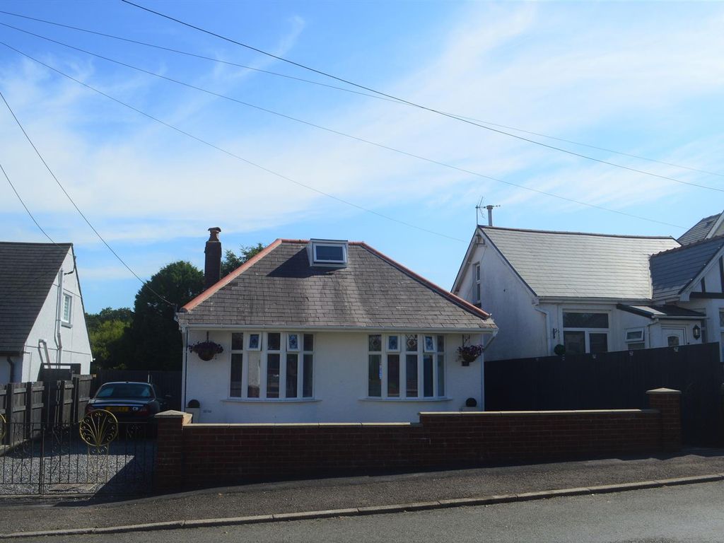 3 bed detached bungalow for sale in Tycroes Road, Tycroes, Ammanford