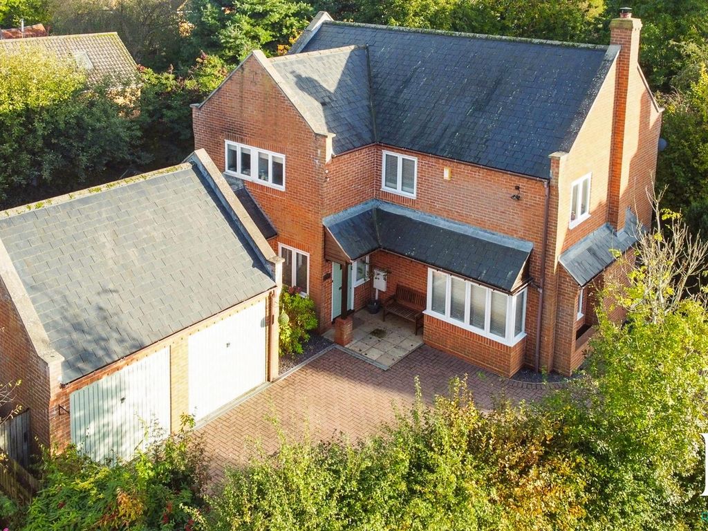 4 bed detached house for sale in Balding Close, Barby, Rugby CV23, £