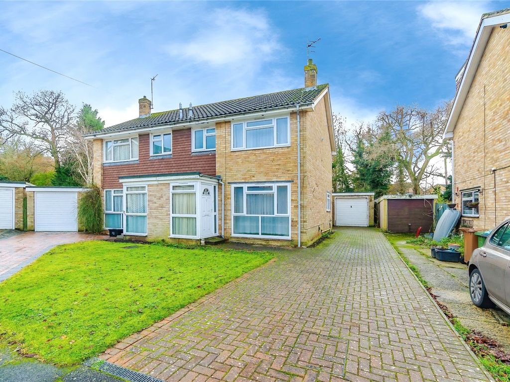 3 bed semidetached house for sale in Jasmine Close, Redhill, Surrey