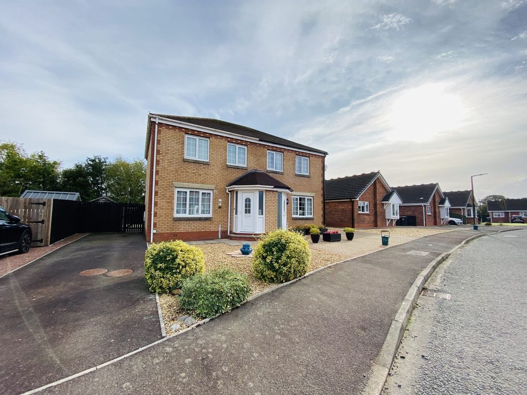 3 bed semidetached house for sale in 15 Wilson Place, Heathhall