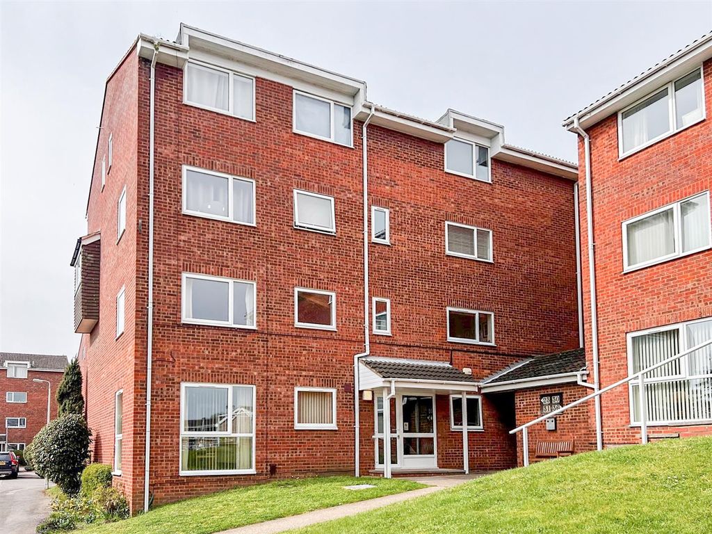 2 bed flat to rent in Katherines Court, Ampthill, Bedford MK45 Zoopla