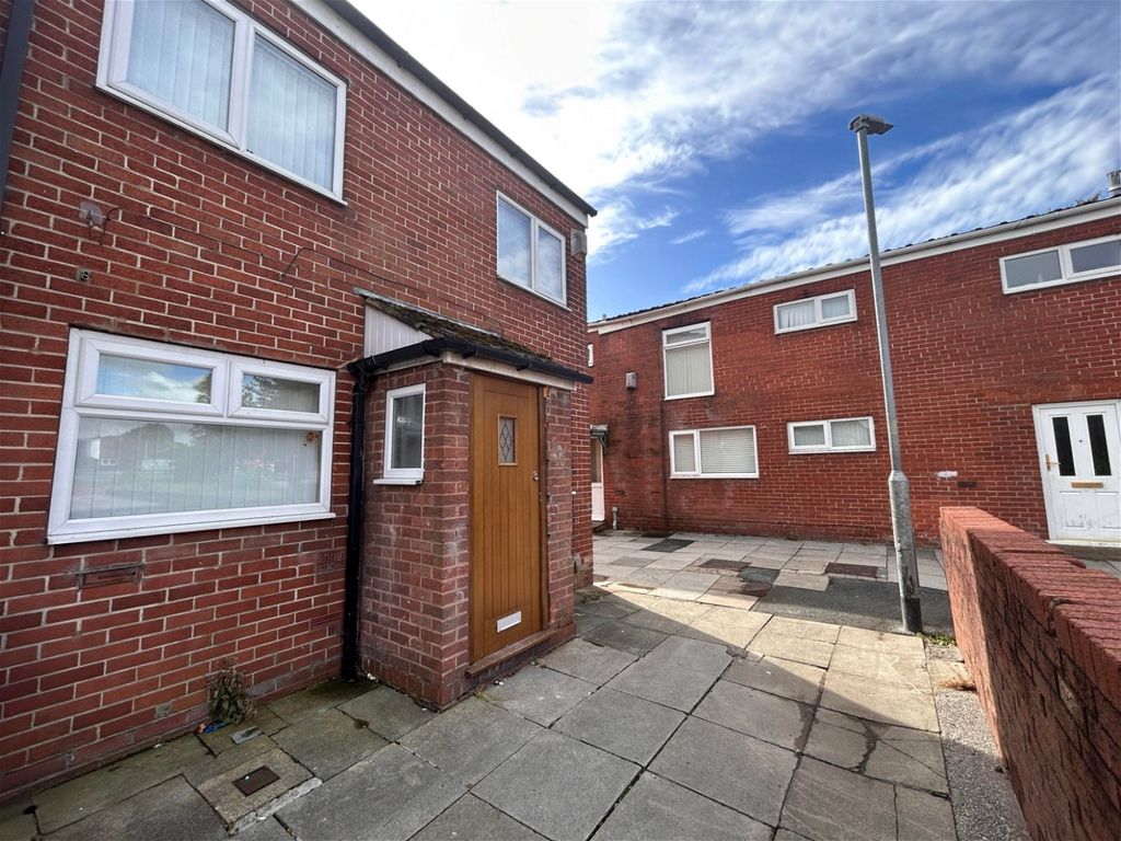 3 bed end terrace house to rent in Castlehey, Skelmersdale WN8, £700