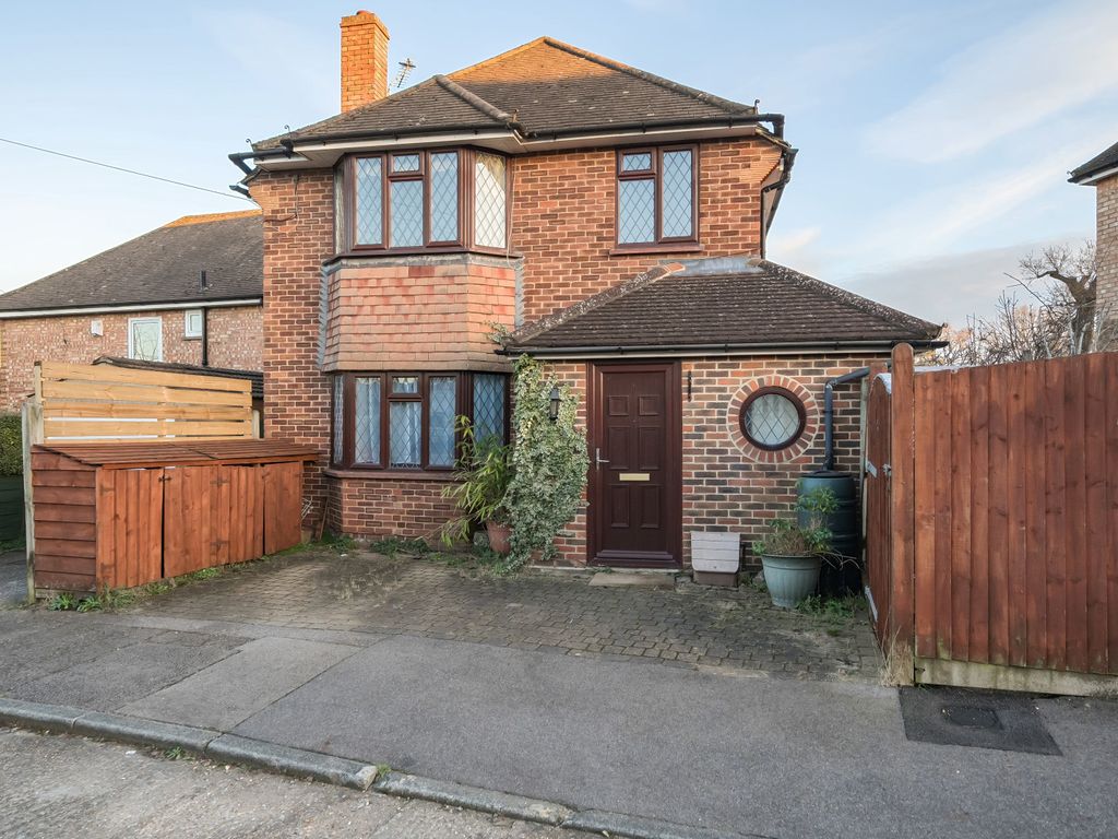 3 bed detached house for sale in Waltham Avenue, Guildford, Surrey GU2