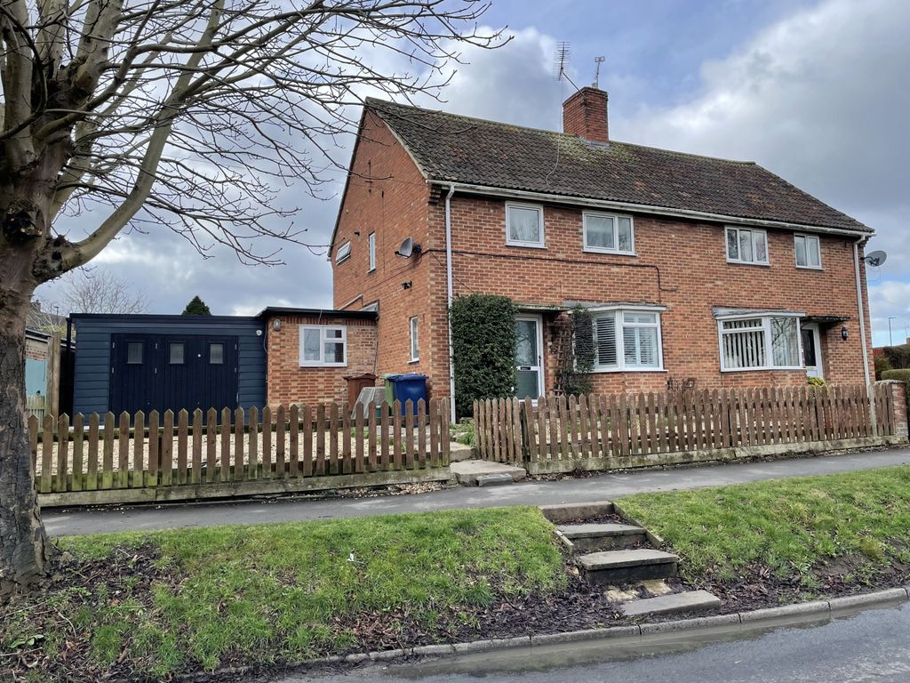 3 bed semidetached house for sale in Queens Road, Tewkesbury