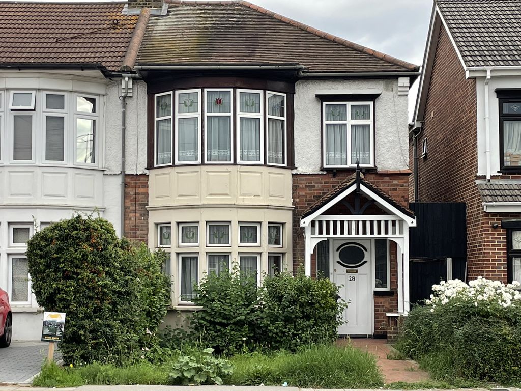 3 bed end terrace house for sale in Fencepiece Road, Barkingside, Ilford IG6, £475,000 Zoopla