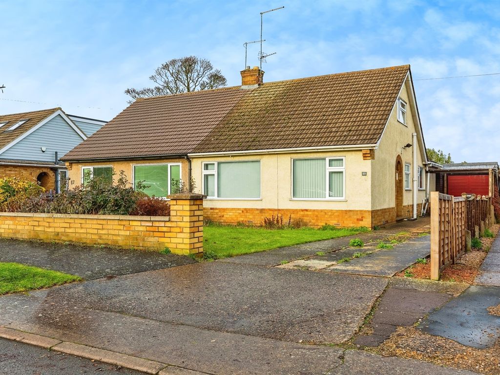 3 bed semidetached bungalow for sale in Martins Lane, Hardingstone