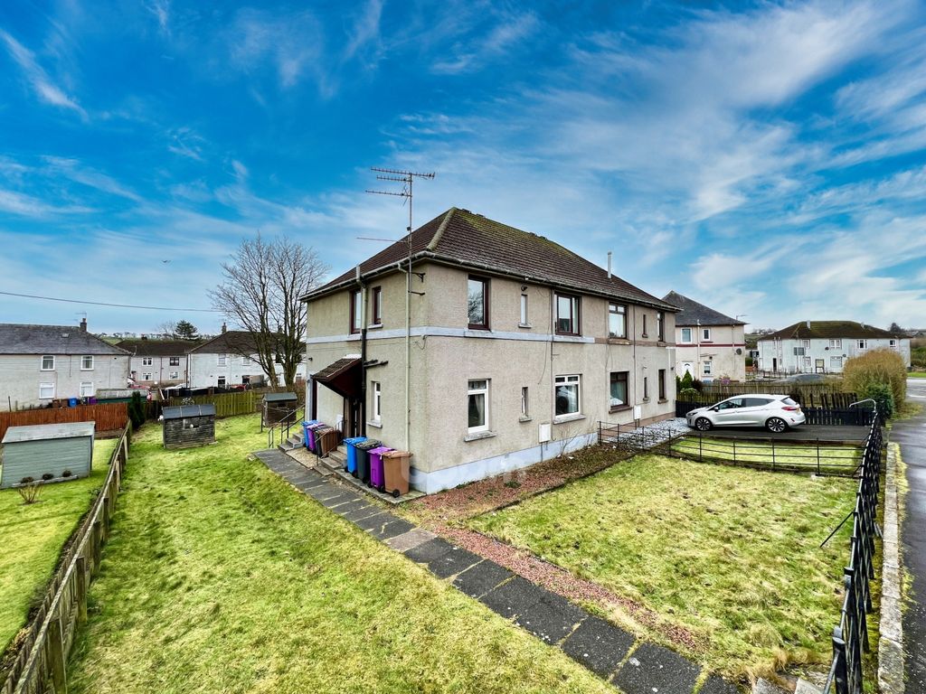 2 bed flat for sale in Merksworth Avenue, Dalry KA24, £40,000 - Zoopla