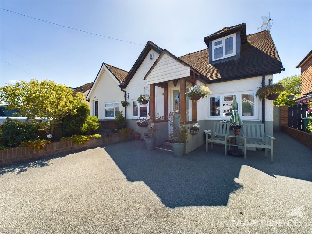 3 bed semidetached bungalow for sale in Lincoln Avenue, Bognor Regis