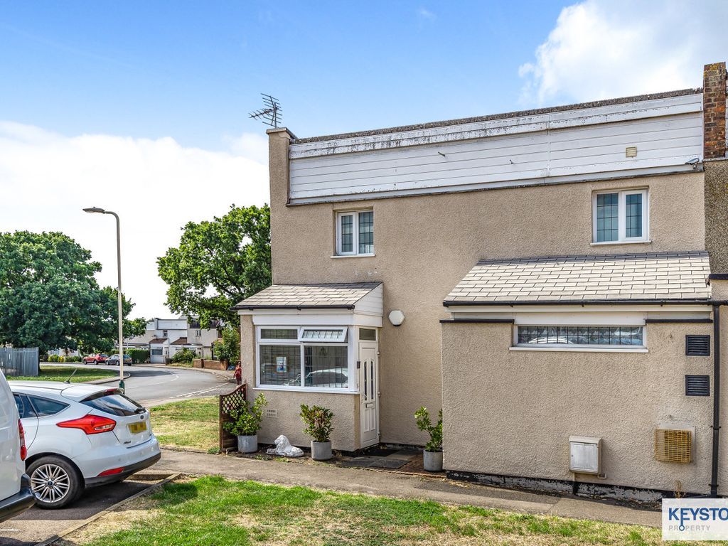 4 bed end terrace house for sale in Harebell Way, Harold Hill, Romford