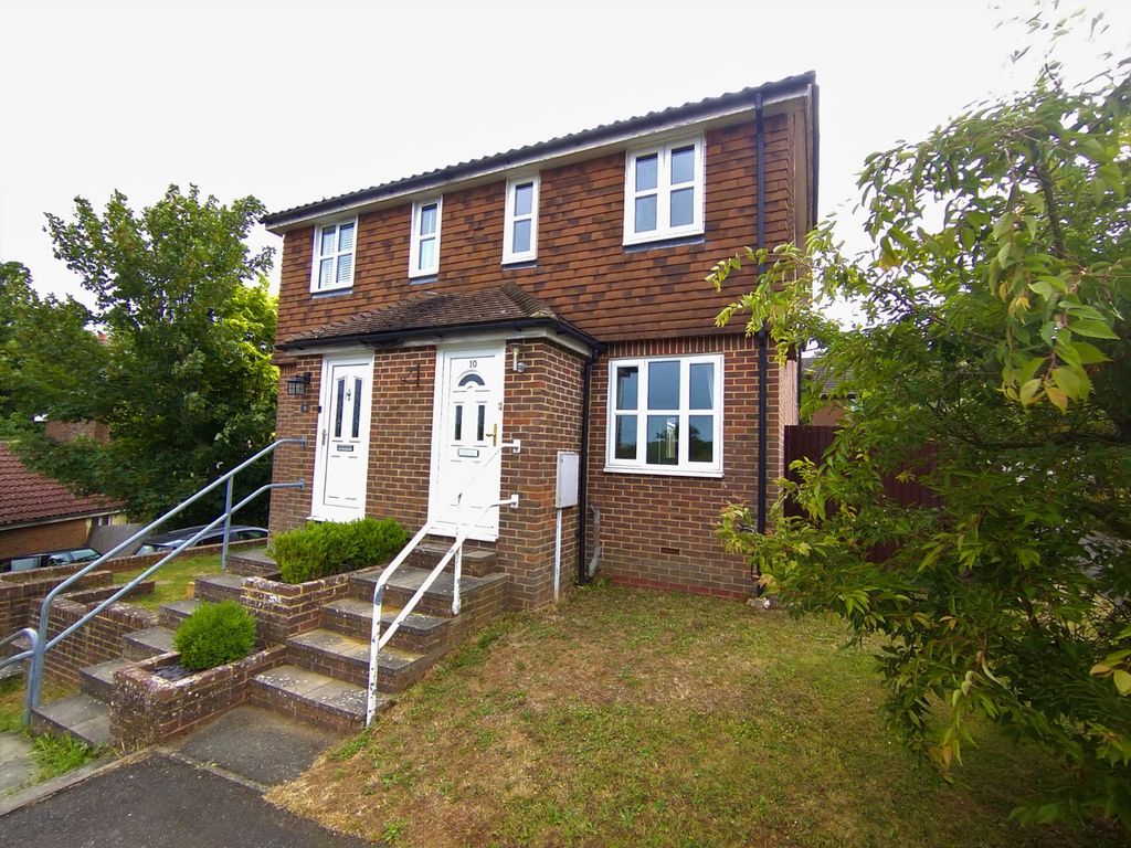 2 bed semidetached house to rent in Meadow Grove, Sellindge, Ashford