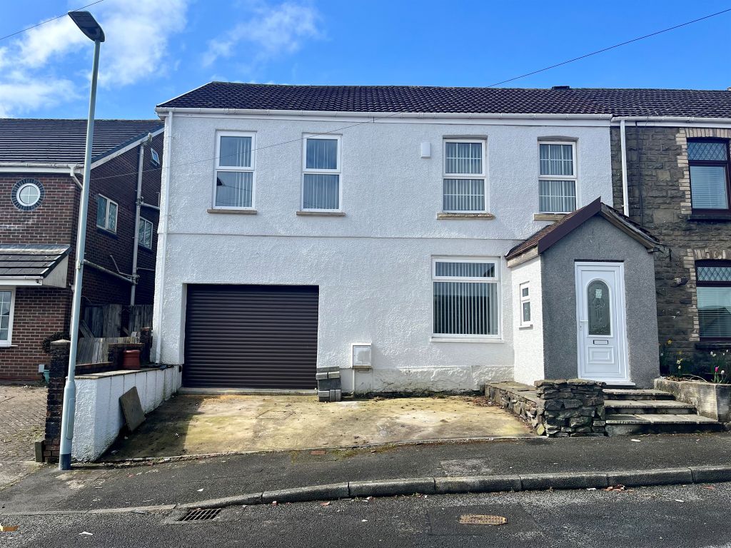 4 bed semidetached house for sale in Francis Road, Morriston, Swansea