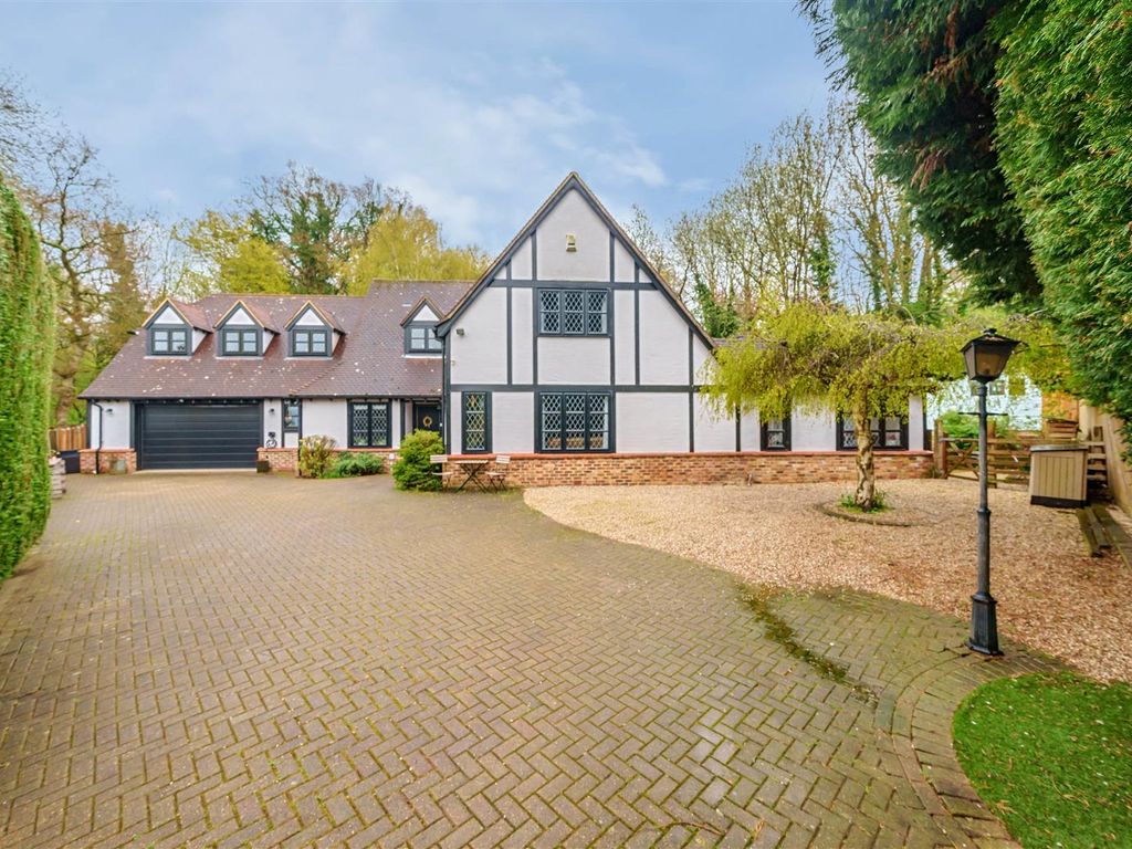 4 bed detached house for sale in Prescott, Langdon Hills, Basildon SS16