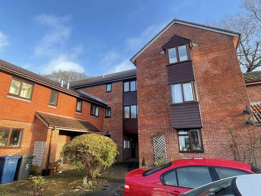 1 bed flat to rent in 7 Timbermill Court, Haslemere, Surrey GU27, £950