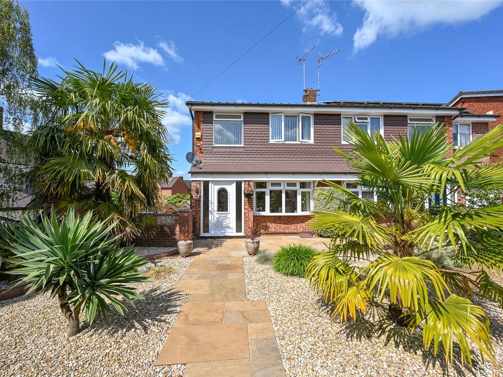 3 bed semidetached house for sale in Meadow Glade, Hixon, Stafford