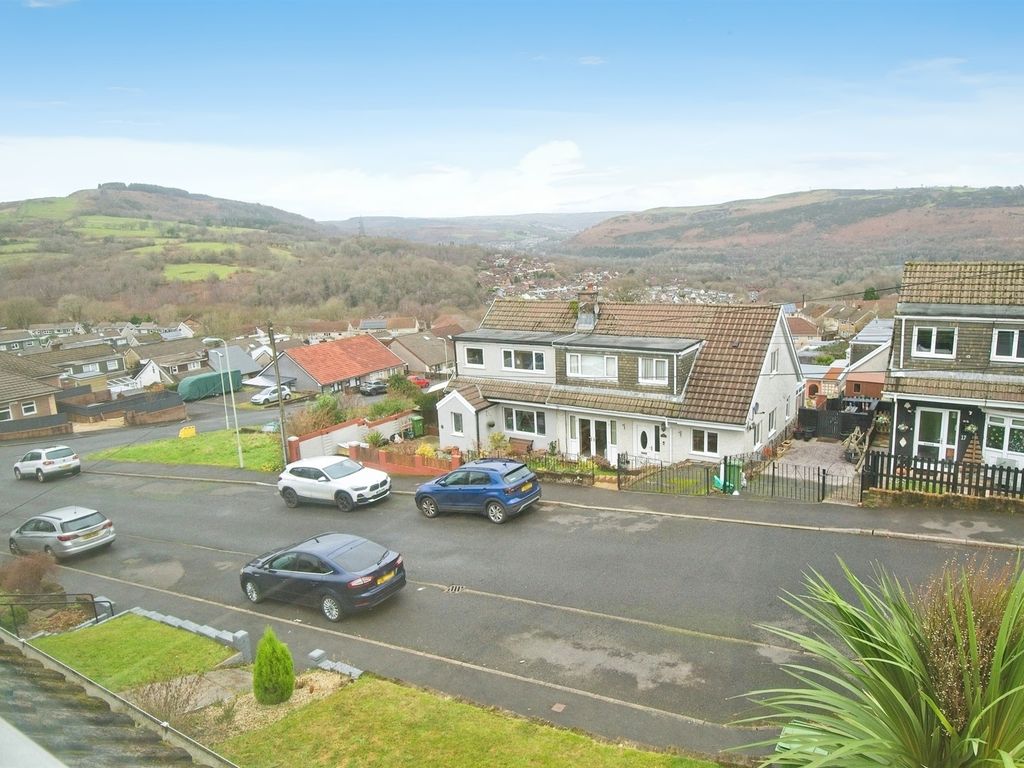 3 bed semidetached house for sale in Conway Close, Glyncoch