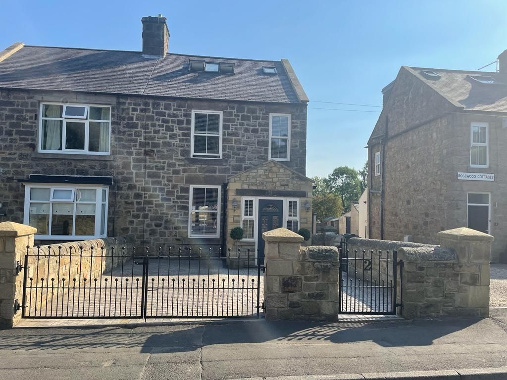 3 bed semidetached house for sale in Hexham Road, Throckley, Newcastle