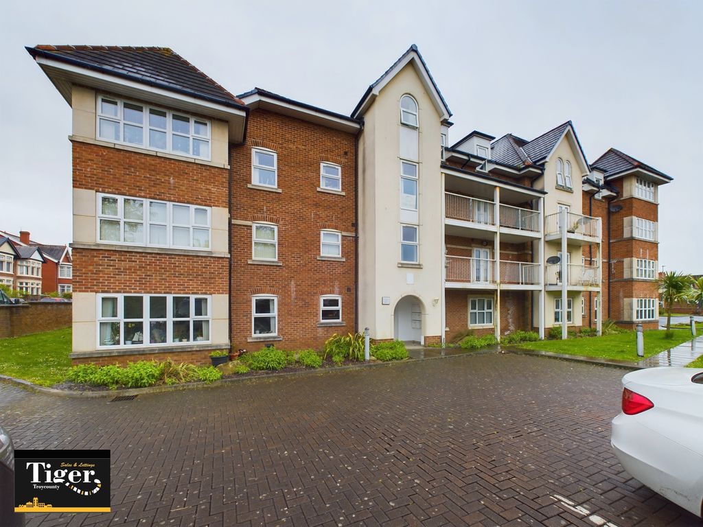 2 bed flat for sale in Whitegate Drive, Blackpool FY3, £105,000 Zoopla