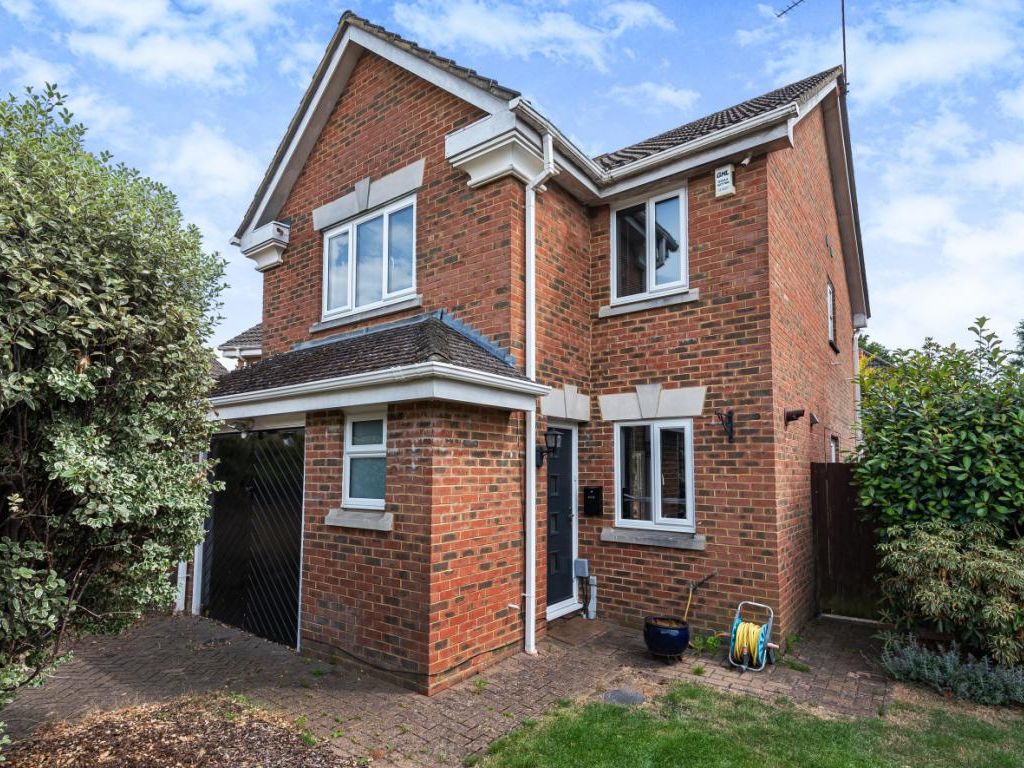 3 bed detached house for sale in Waterloo Close, Camberley GU15 Zoopla