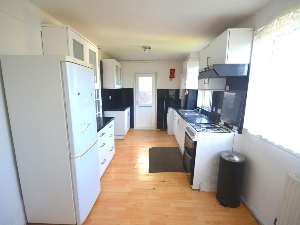 3 bed semidetached house to rent in Brocket Way, Chigwell IG7, £1,750