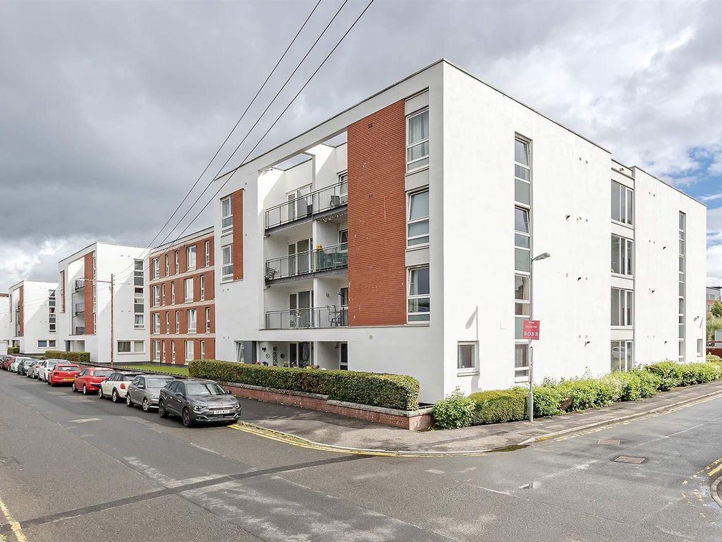 2 bed flat for sale in Hanson Park, Dennistoun, Glasgow G31, £160,000 Zoopla
