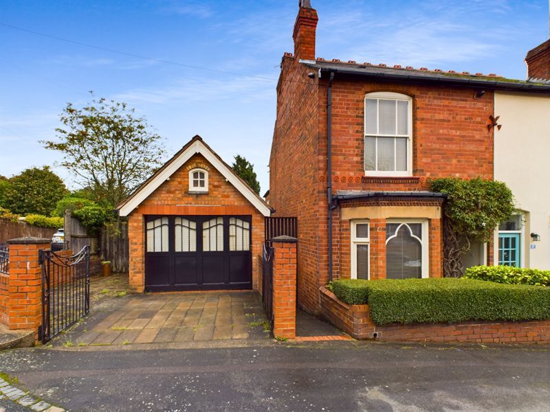 3 bed semidetached house for sale in Woodgreen Road, Oldbury B68, £