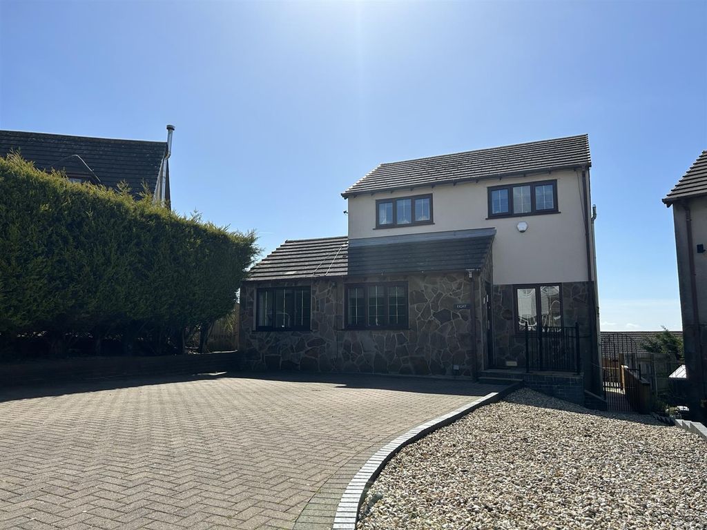 3 bed detached house for sale in GerYMaes, Llanelli SA14 Zoopla